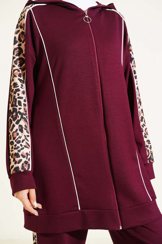 طقم مزدوج بقلنسوة مزين بنقشة الفهد باللون العنابي