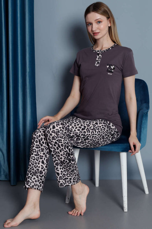 طقم بيجامة بأكمام قصيرة بنقشة جلد النمر - لون عنابي