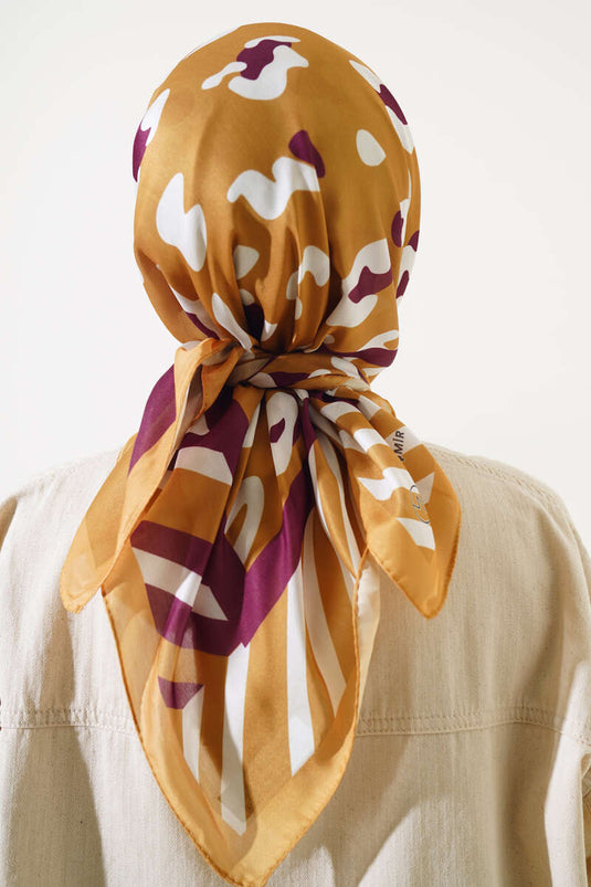 وشاح ناعم مخطط بنقشة جلد النمر باللون الأخضر الزيتي