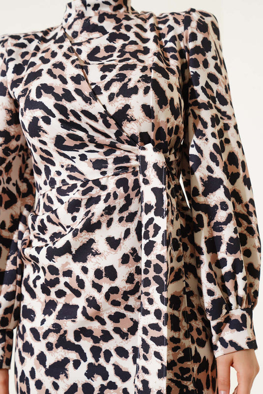 Robe à motif léopard avec ceinture nouée