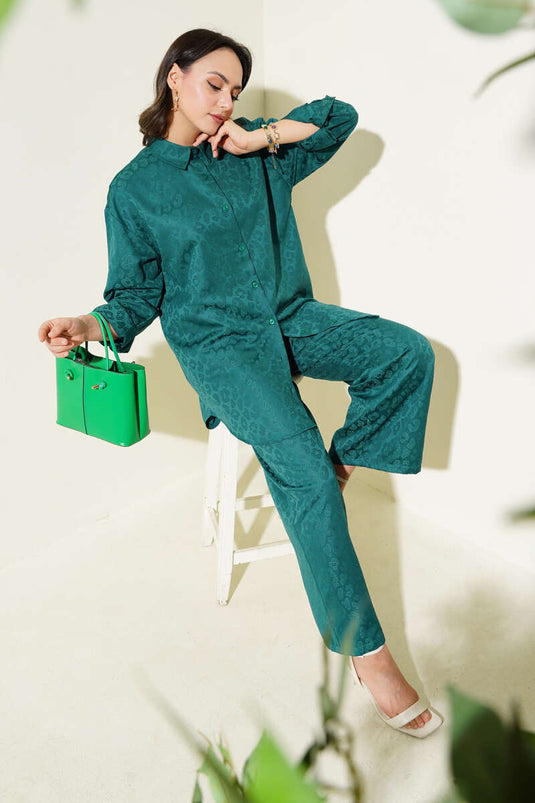 بدلة مكونة من قطعتين من الجاكار بنقشة جلد النمر باللون الأخضر