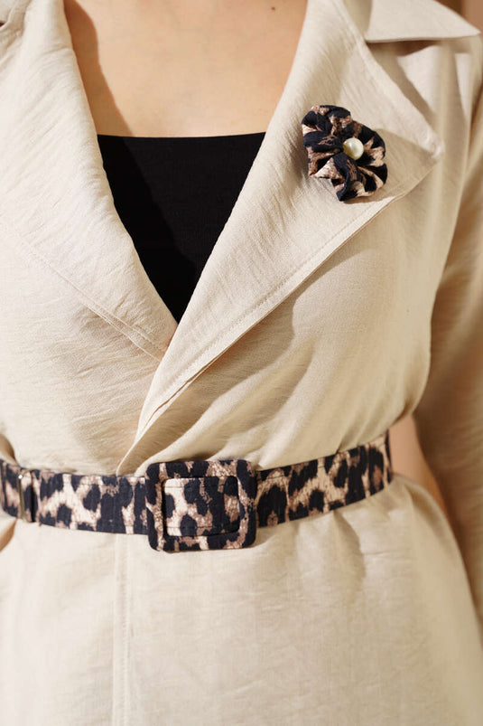 Ensemble deux pièces avec ceinture et détails léopard beige