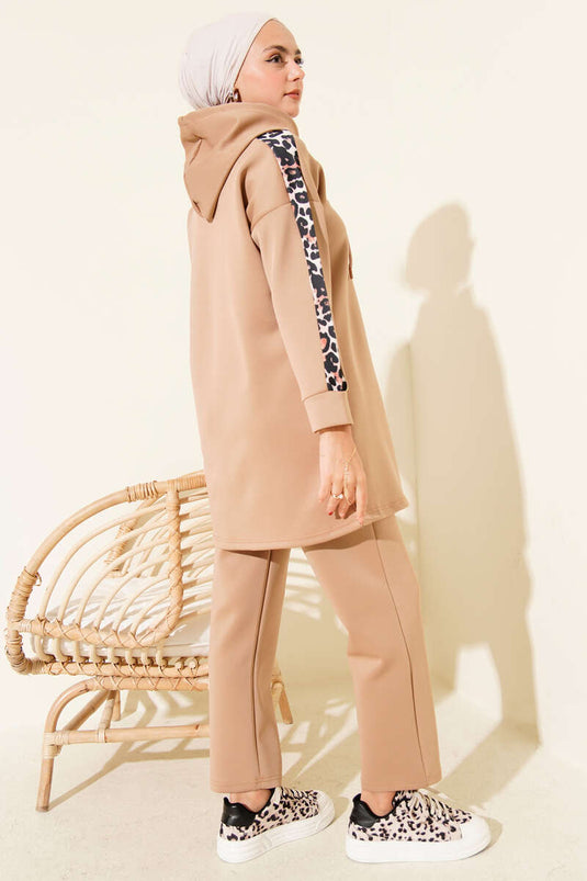 طقم لاتيه من قطعتين مزين بنقشة جلد النمر