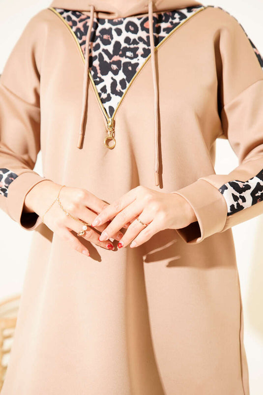 طقم لاتيه من قطعتين مزين بنقشة جلد النمر