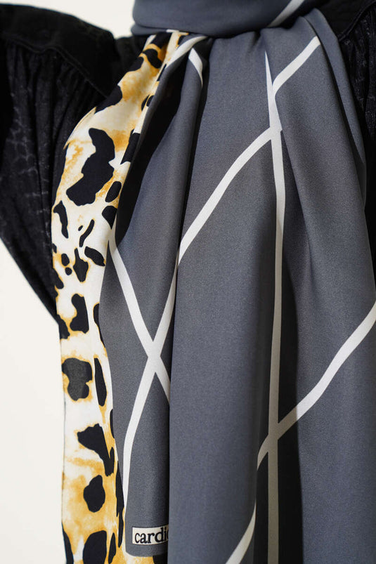 شال المدينة المنورة المخطط بنقشة جلد النمر، مدخن