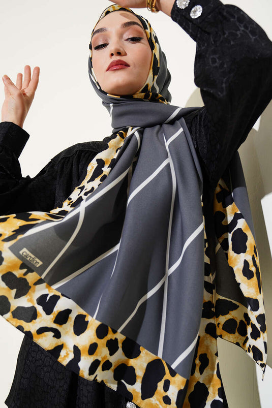 شال المدينة المنورة المخطط بنقشة جلد النمر، مدخن