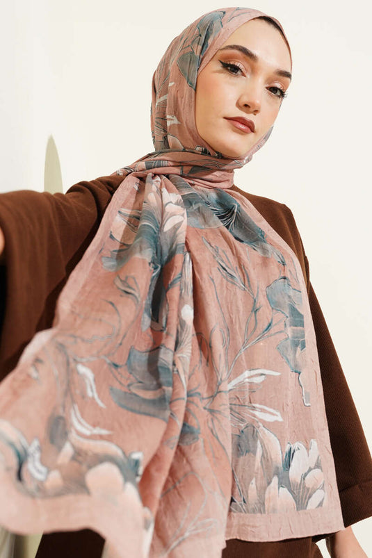 وشاح كراش من الخيزران بنقشة زنبق بلون اللاتيه