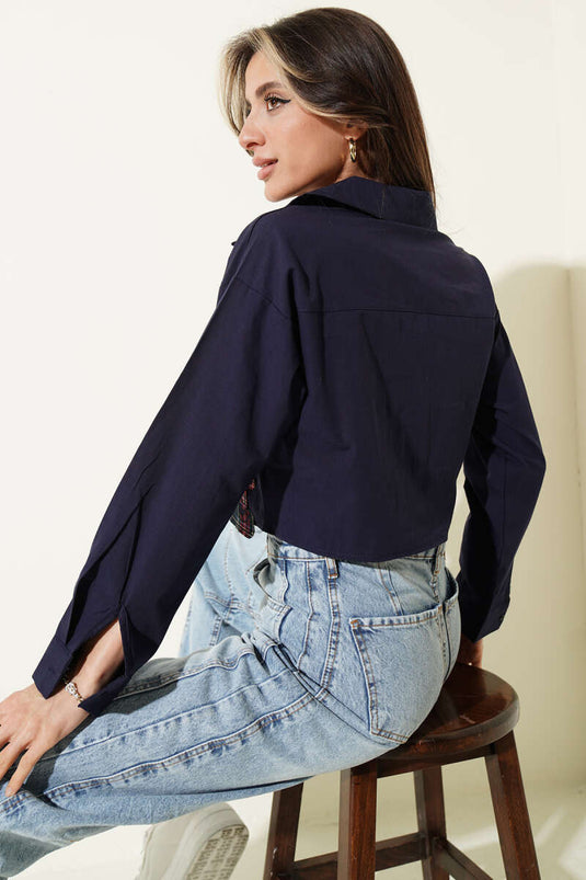 Love bestickte Crop-Bluse in Marineblau