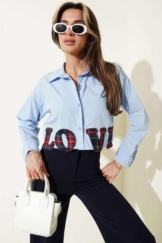 Chemise courte brodée Love bleue