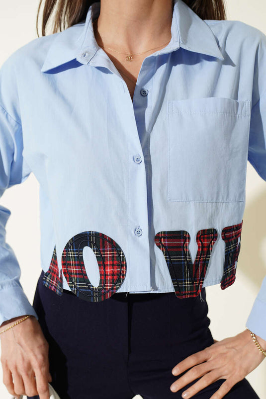 Chemise courte brodée Love bleue