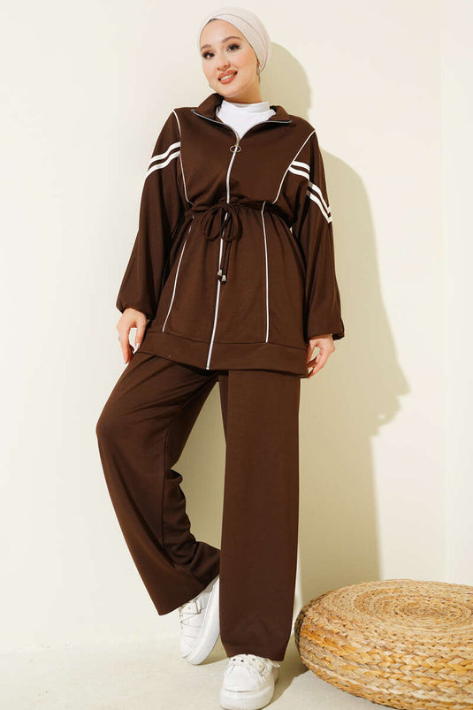 بدلة لويزا المخططة ذات الخصر النفقي باللون البني من قطعتين