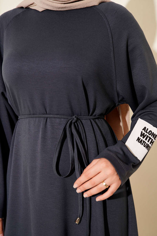 Robe ceinturée à blason Loyşa, couleur fumée