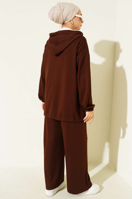 طقم لويزا المكون من قطعتين بغطاء رأس وجيوب بسحاب، بني داكن