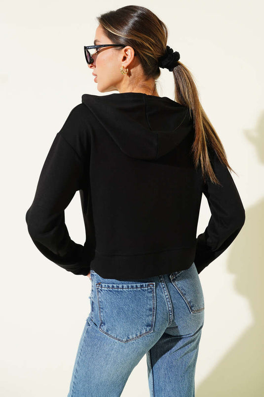 سويت شيرت قصير أسود بغطاء رأس من لويشا