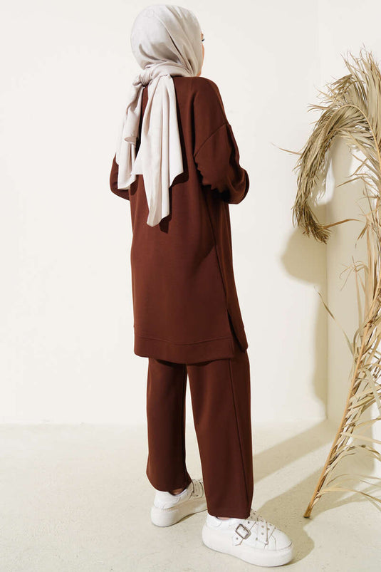 طقم لويشا المعدني المكون من قطعتين والمُفصّل بأزرار باللون البني