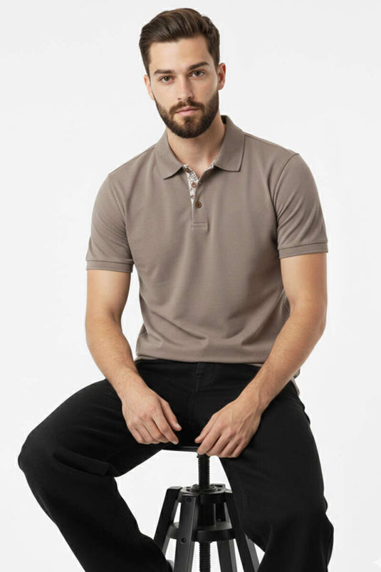 قميص بولو بياقة وأزرار لون بني