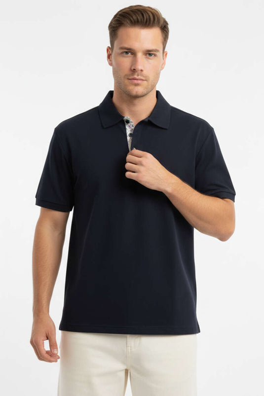 قميص بولو بياقة وأزرار لون كحلي