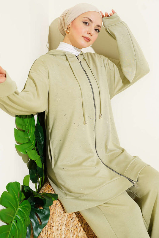 طقم ثنائي بغطاء رأس مع تفاصيل من الدانتيل لون أخضر الزيتون