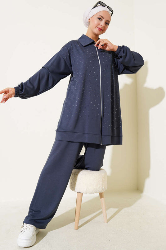 بدلة لويزا من قطعتين مزينة بالأحجار بسحاب لون دخاني