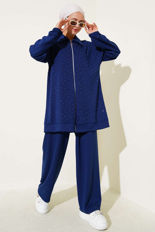 بدلة لويشا من قطعتين مزينة بالأحجار وسحاب باللون الأزرق الداكن