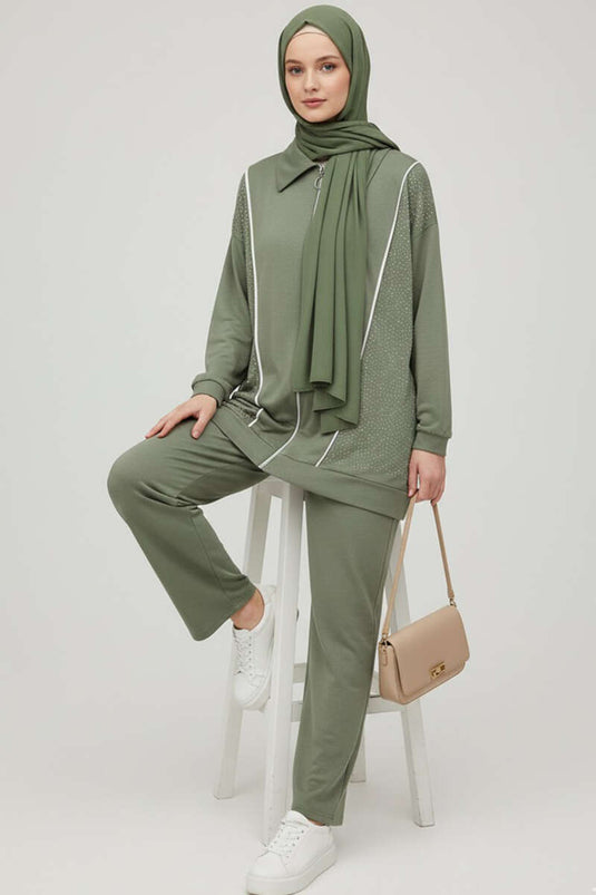 بدلة لويزا ستوند بسحاب من قطعتين، لون أخضر لوزي