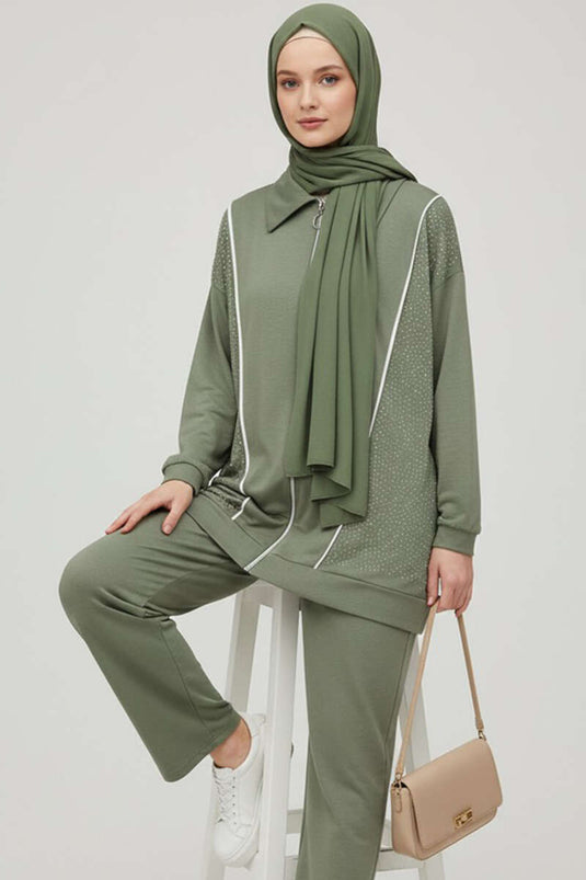 بدلة لويزا ستوند بسحاب من قطعتين، لون أخضر لوزي