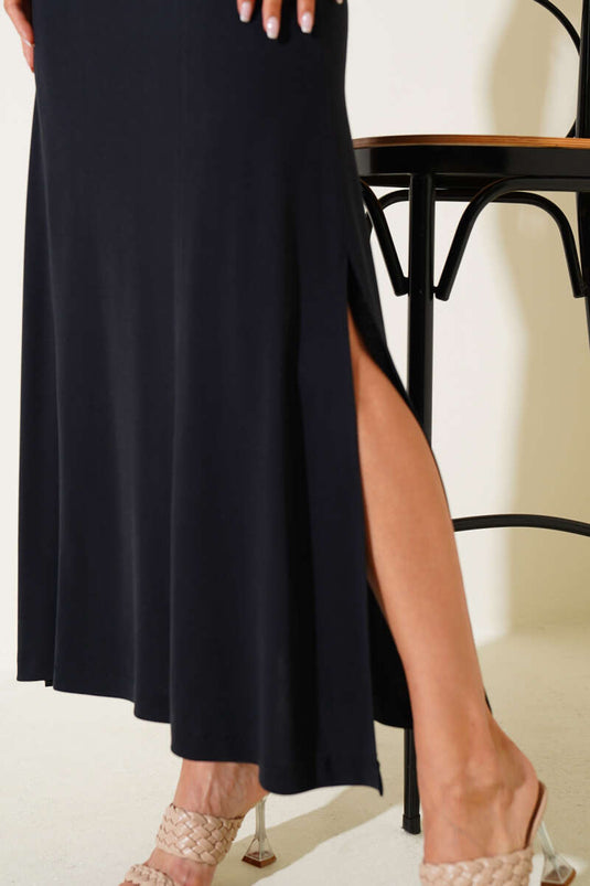 فستان لويشا أسود بفتحة جانبية