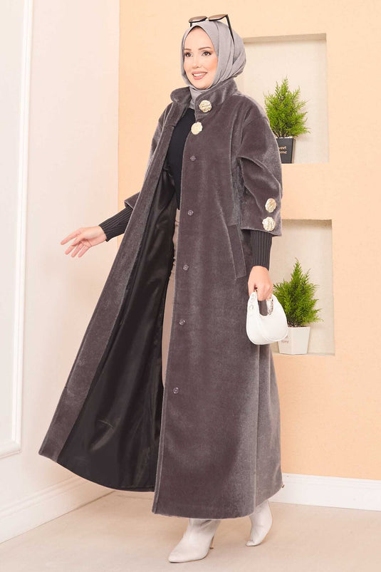 معطف أنجورا فاخر بأزرار ذهبية من فرو المنك الداكن