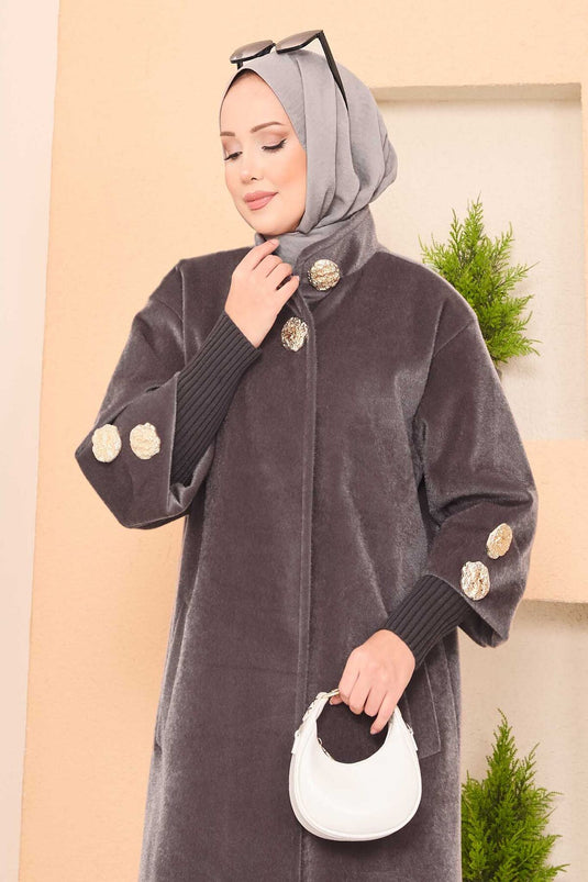 معطف أنجورا فاخر بأزرار ذهبية من فرو المنك الداكن