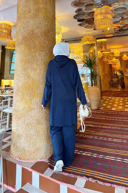 Costume deux pièces luxueux en tricot pailleté à rayures bleu marine