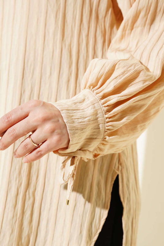 Chemise rayée à revers, lacets et relief beige