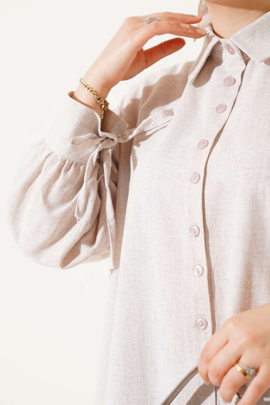 Chemise en lin beige à poignets lacés