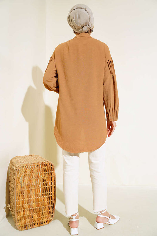Tunika med kamel med samlet manchet