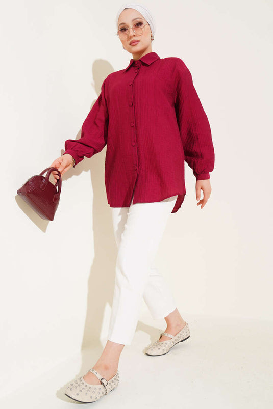 قميص مجعد بأساور بأزرار، لون عنابي