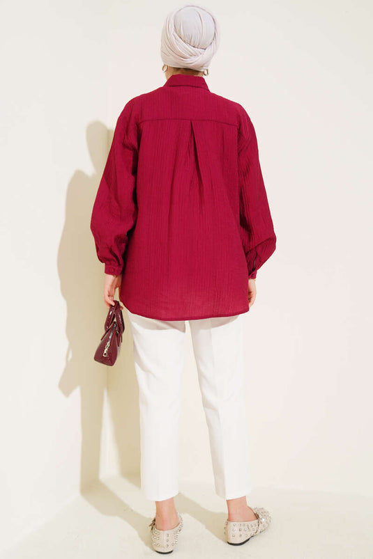 قميص مجعد بأساور بأزرار، لون عنابي