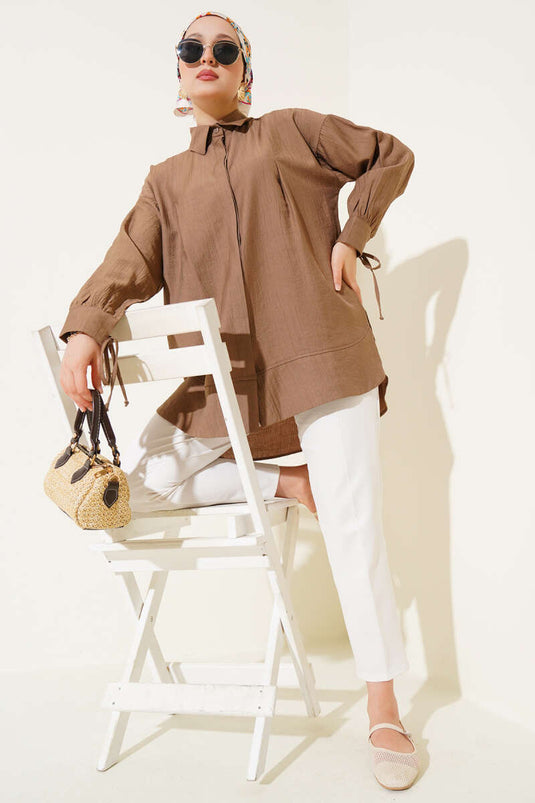 Chemise plissée à poignets boutonnés couleur latte