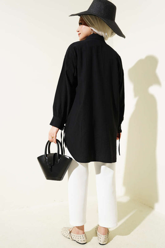 Chemise noire à poignets plissés et poignets boutonnés