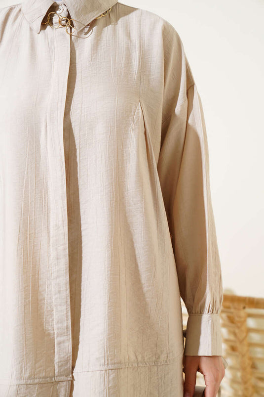 قميص مطوي على الصدر من حجر الراين