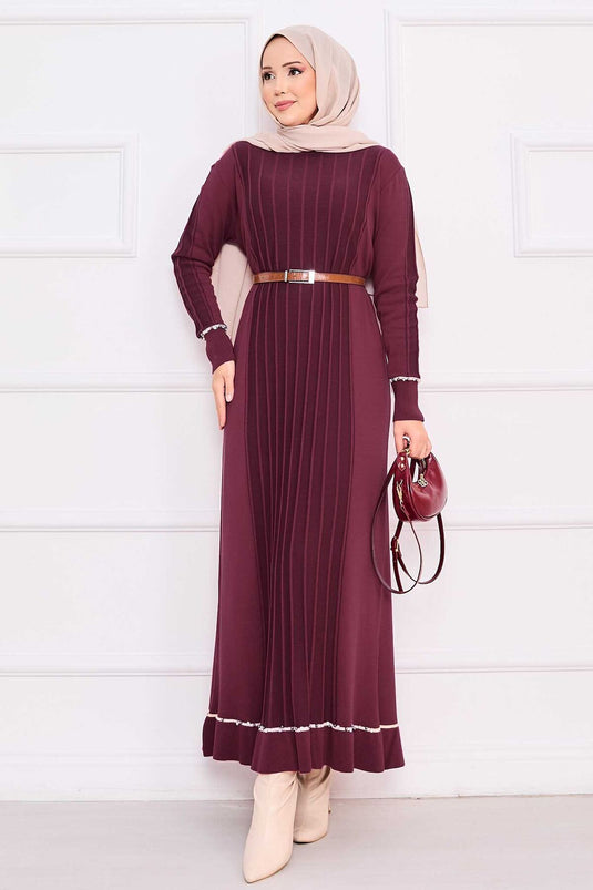 Robe hijab en maille avec poignets et jupe brodés de pierres, bordeaux