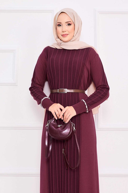 Robe hijab en maille avec poignets et jupe brodés de pierres, bordeaux