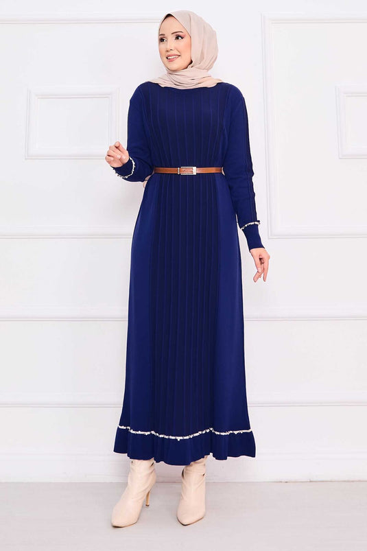 Robe en maille bleu marine avec hijab, poignets et jupe brodés de pierres