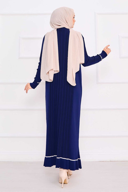 Robe en maille bleu marine avec hijab, poignets et jupe brodés de pierres
