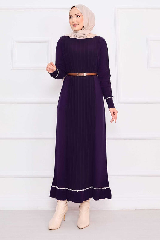 Robe en maille violette avec hijab, poignets et jupe brodés de pierres