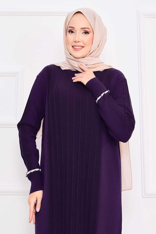 Robe en maille violette avec hijab, poignets et jupe brodés de pierres