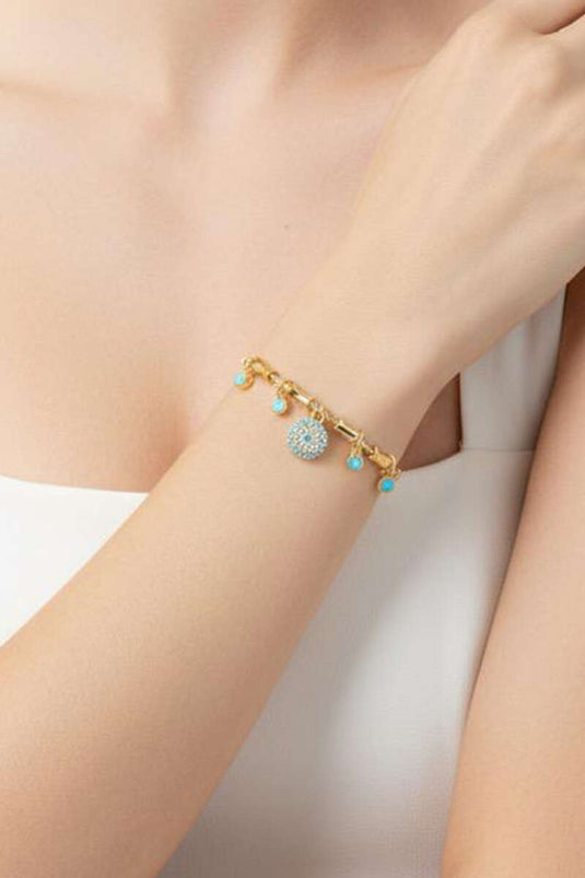 سوار ذهبي مرصع بأحجار زرقاء