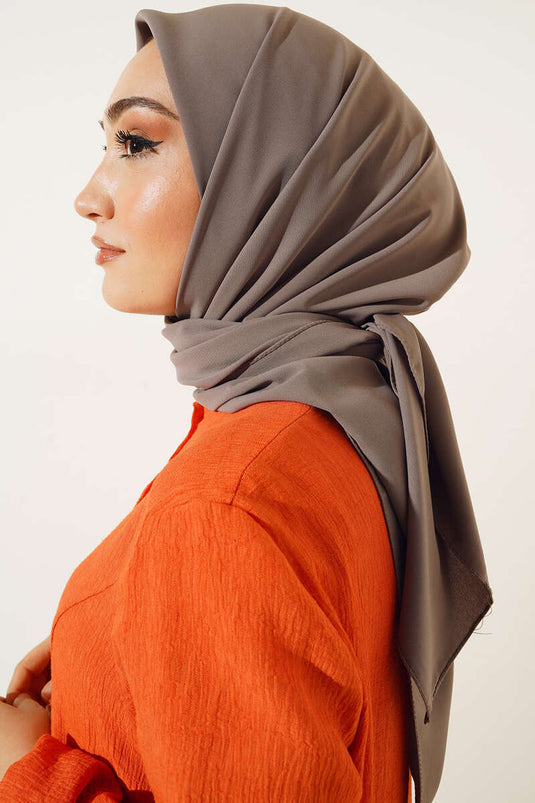 وشاح المدينة المنورة الحريري باللون الرمادي