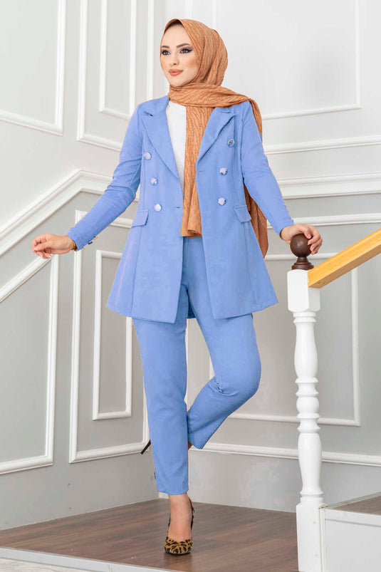 Costume Hijab détaillé avec col mouchoir, bleu bébé