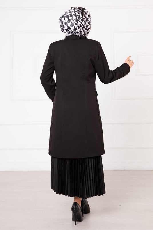 سترة طويلة بياقة المنديل باللون الأسود