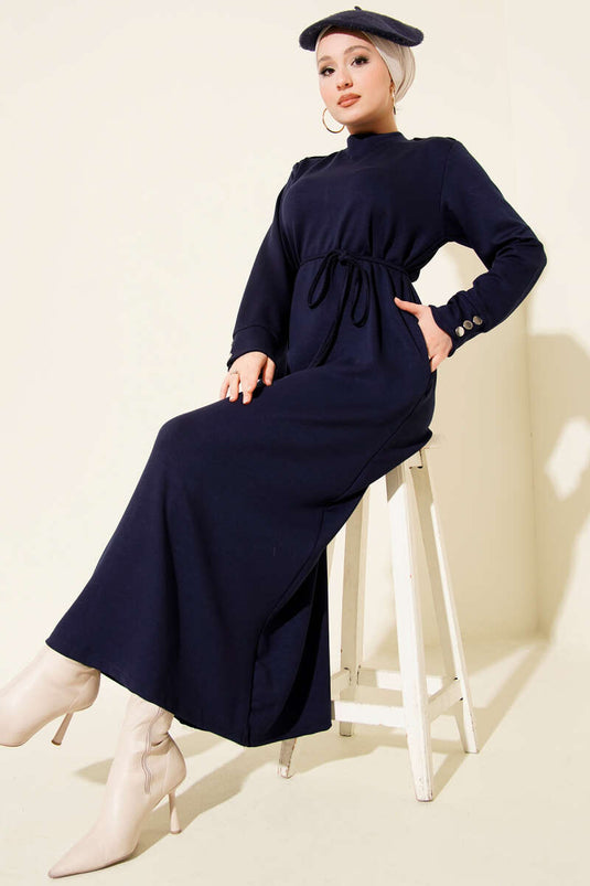 Robe bleu marine à lacets ornée de boutons métalliques