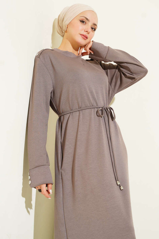 Robe à lacets ornée de boutons métalliques, couleur vison